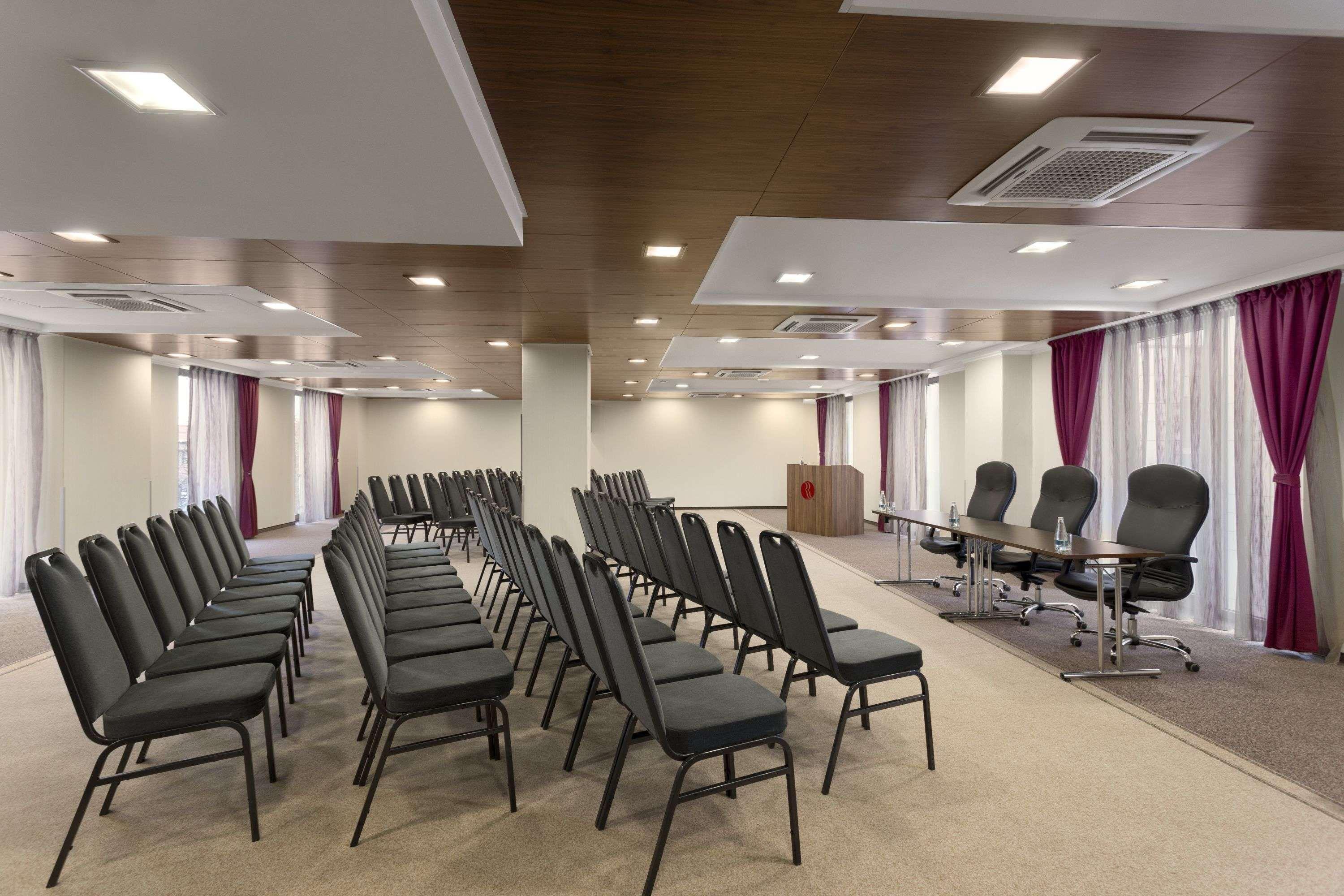 Hotel Wyndham Cluj Extérieur photo