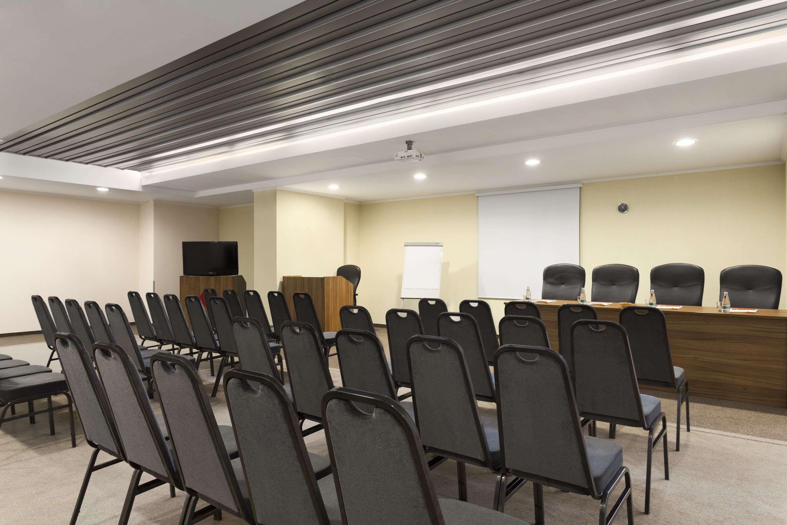 Hotel Wyndham Cluj Extérieur photo
