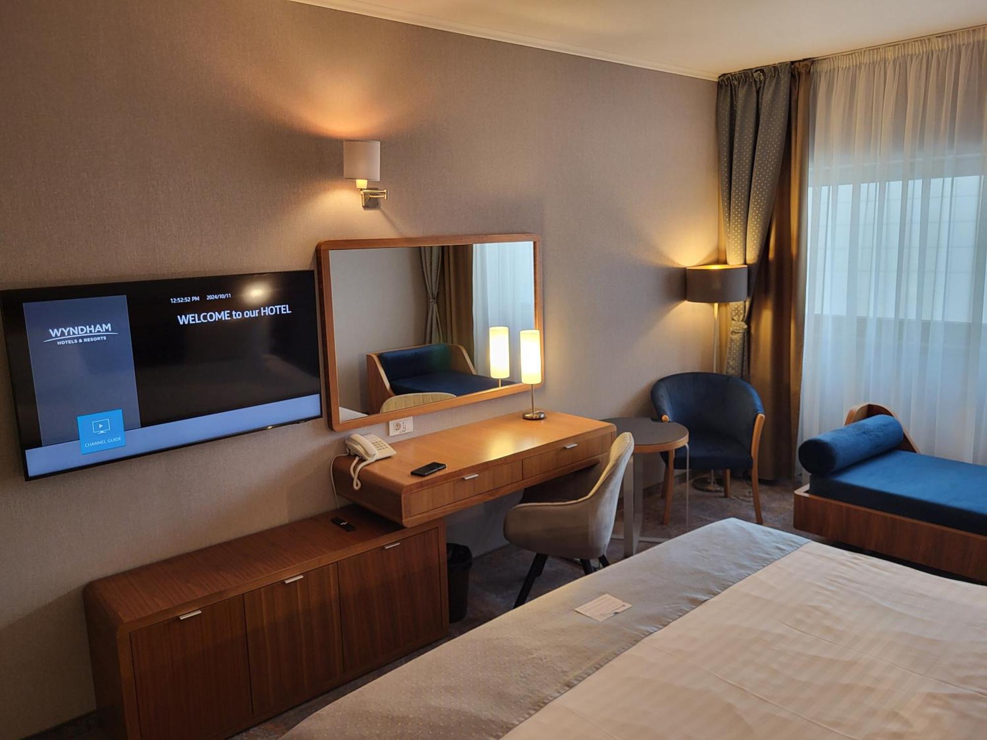 Hotel Wyndham Cluj Extérieur photo
